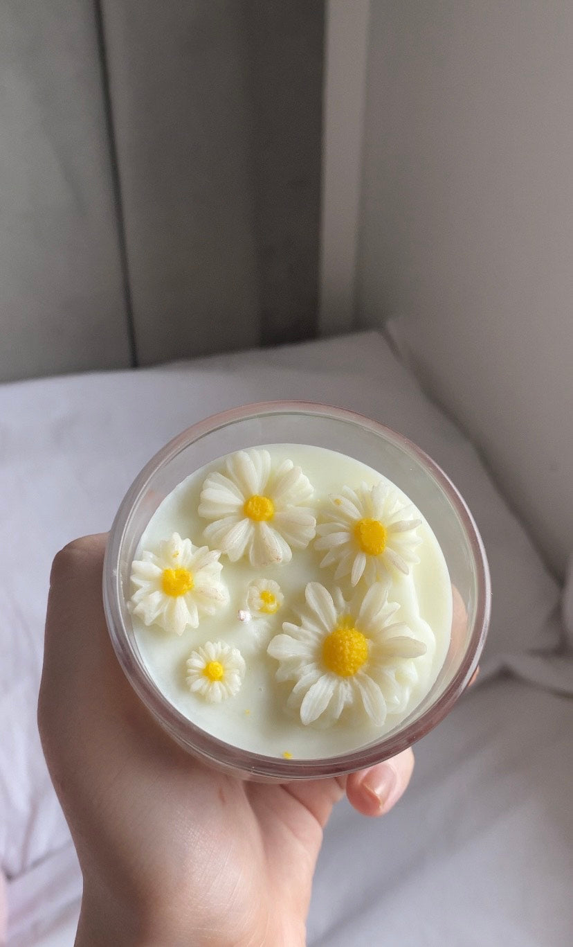 Daisy candle