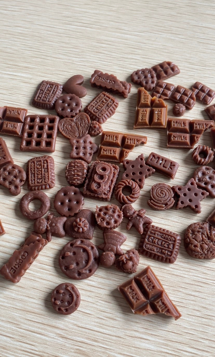 Chocolate and biscuit wax melts